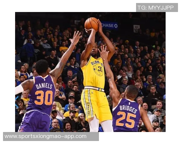 莫布里表现亮眼进攻提升18投8中三分4中8贡献22分外加8篮板3助攻3抢断